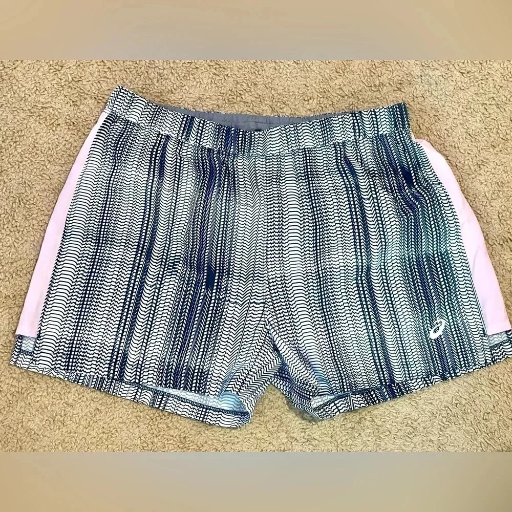 ASICS women pattern runner shorts